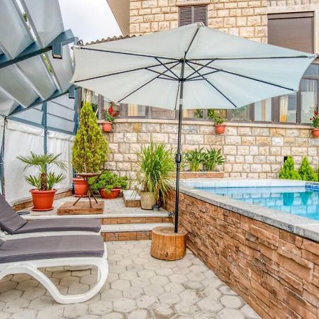 La Kava 1-Br Apt With Terrace In Ain Aar Apartment Al Atshanah Exterior photo