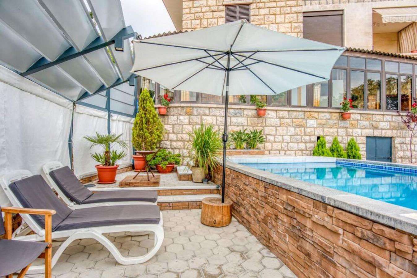 La Kava 1-Br Apt With Terrace In Ain Aar Apartment Al Atshanah Exterior photo